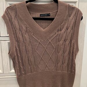 Moon & Madison Women's Brown Sweater Vest